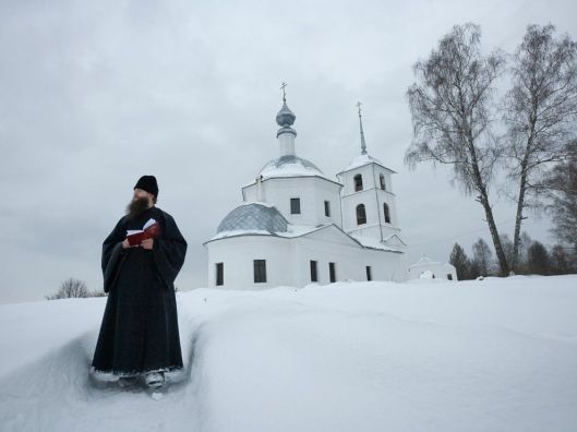 russian-orthodox-priest_6333_990x742